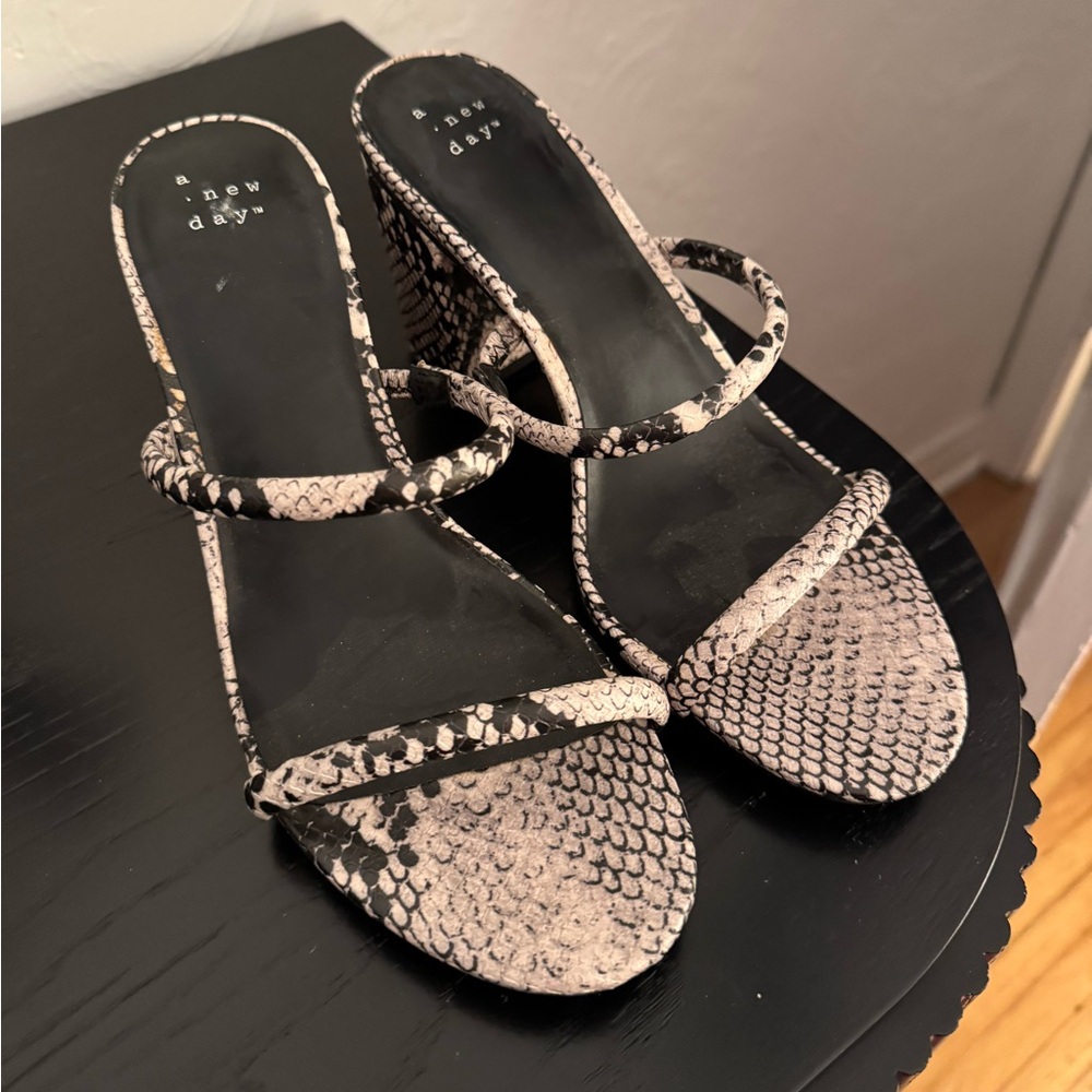 Snakeskin print heeled sandal